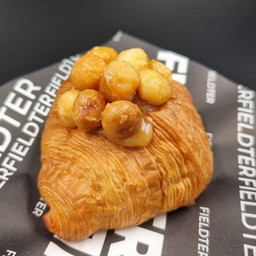 Caramel Maccademia Croissant ครัวซองค์คาราเมลแมคคาเดเมีย