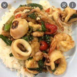 ข้าวกะเพรารวมมิตร