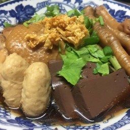 ก๋วยเตี๋ยวหมูตุ๋น-ไก่ตุ๋น บ้านในสวน