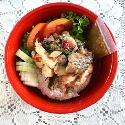 ข้าวหน้ากะเพราปลากะพง