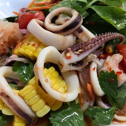 ยำข้าวโพดปลาหมึก