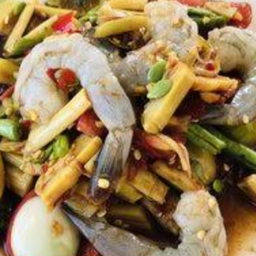 ตำหน่อไม้กุ้งสด