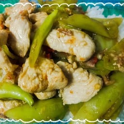 พริกหยวกไก่ราดข้าว