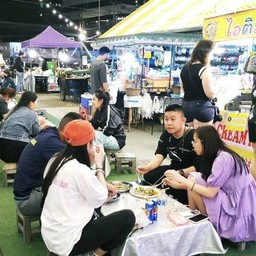 ร้านไอติมผัด by เฟิร์น เชียงใหม่ สาขากาดรินคำ 
ตอนนี้มีสาขาเดี่ยวนะคะ