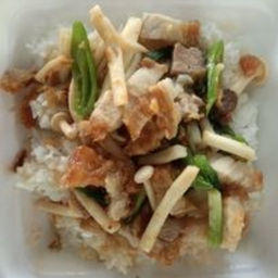 ข้าวหมูกรอบผัดน้ำมันหอย