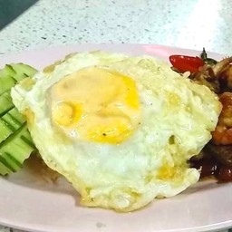 ข้าวผัดพริกรวมมิตร