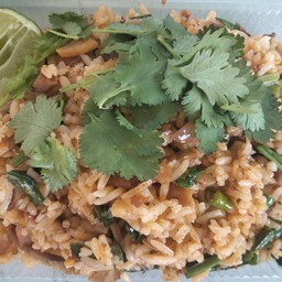 ข้าวผัดยำปลากระป๋อง