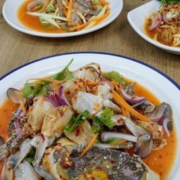 ยำแซ่บดาร์ก&ข้าวกระเพราแซ่บดาร์ก เมืองเก่า