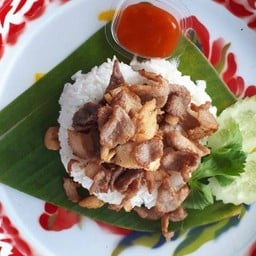 ข้าวหมูทอดน้ำปลา