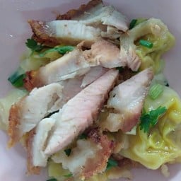 เกี๊ยวหมูกรอบ