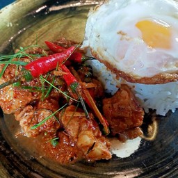 ข้าวซี่โครงหมุผัดเครื่องแกง