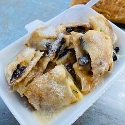 โรตีใส่กล้วยหอม-ลูกเกด