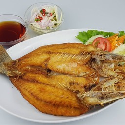 ปลากะพงแช่น้ำปลาทอด+ยำมะม่วง