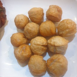 ลูกชิ้นหมูทอด15ลูกน้ำจิ้มแจ่ว