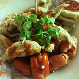 ก๋วยเตี๋ยว &ลูกชิ้นทอด เจ้เปิ้ล