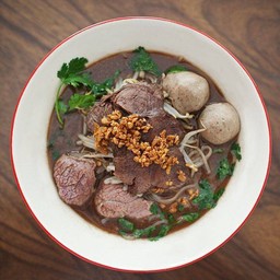 มาลัยก๋วยเตี๋ยวเนื้อตุ๋น เตาถ่าน