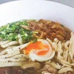 ก๋วยจั๊บ ไก่ฉีก+หมูยอ+เลือด