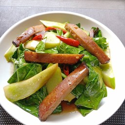 ผัดคะน้าฮ่องกงปลาเค็ม