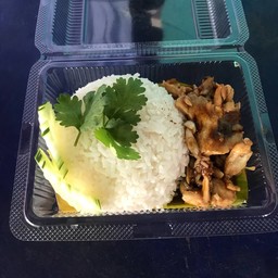 ข้าวหมูกระเทียม