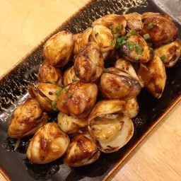 หอยตลับผัดมิโซะราดพริกน้ำมัน