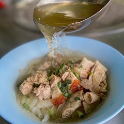 ก๋วยจั๊บน้ำใส