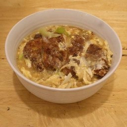 อูด้งหมูคัตสึราดไข่