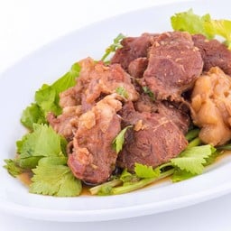 ยำเนื้อตุ๋นแห้ง