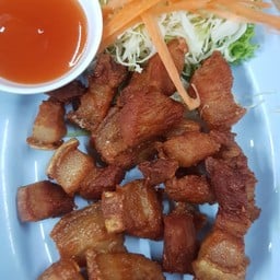 สามชั้นทอดน้ำปลา