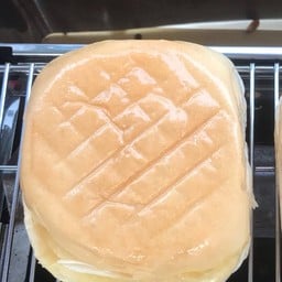 ขนมปังปิ้งเนยสด