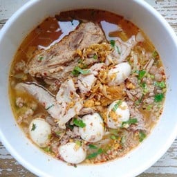 ก๋วยเตี๋ยวกระดูกหมูเจ๊จอย