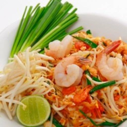 ผัดไทกุ้งสด ปรายฟ้า เสือขบ