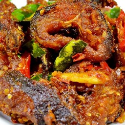 ปลาดุกทอดกรอบ ผัดพริก ราดข้าว