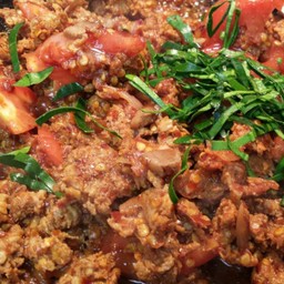 หมูสับผัดพริกปรุงรสราดข้าว