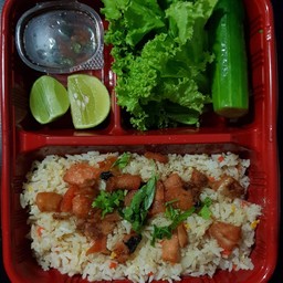 ข้าวผัดปลาเซลม่อน