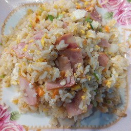 ข้าวผัดเบคอน