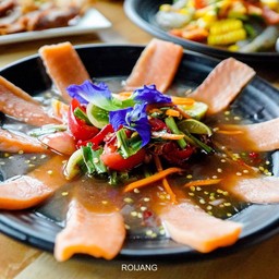 ยำแซลมอน ดิบ