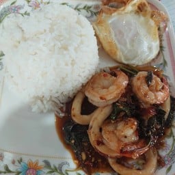 ข้าวกะเพราทะเล (พิเศษ)