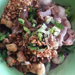 ก๋วยเตี๋ยวเนื้อน้ำตก ธรรมดา