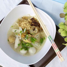 ก๋วยเตี๋ยวลูกชิ้นปลา-ต้มยำ