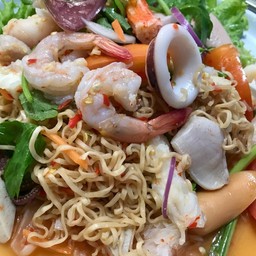 ยำมาม่ารวมมิตรทะเล