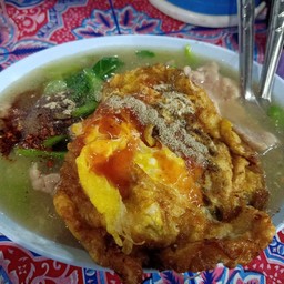 ราดหน้า ไข่เจียวววววว