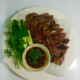 หมูทอด น้ำจิ้มแจ่ว