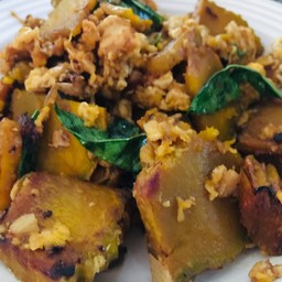 ฟักทองผัดไข่ไส่กุ้งแห้งทอด