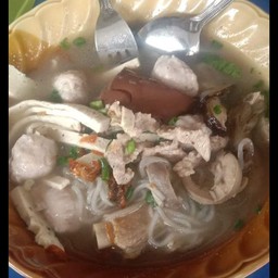 ก๋วยจั๊บญวนยำแซ่บ