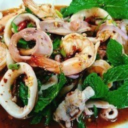 น้ำตกกุ้งหมึก
