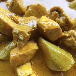 แกงกะทิไก่บ้าน ลูกกล้วย