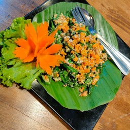 ใบเหลี่ยงผัดไข่ปูม้า