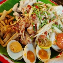 ร้านยำตำคนมุง เป็นรถพวง