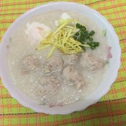 โจ๊กหมูล้วน ใส่ไข่ (พิเศษ)