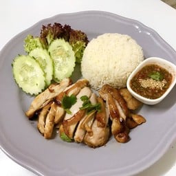 ข้าวสเต็กไก่พริกไทยดำ + น้ำจิ้มแจ่ว